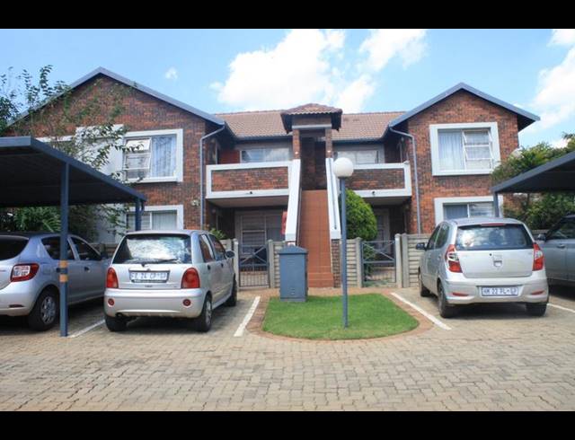 2 BEDROOM TOWNHOUSE FOR SALE IN GLEN MARAIS
